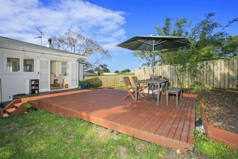 Photo of property in 33 Diana Drive, Glenfield, Auckland, 0627
