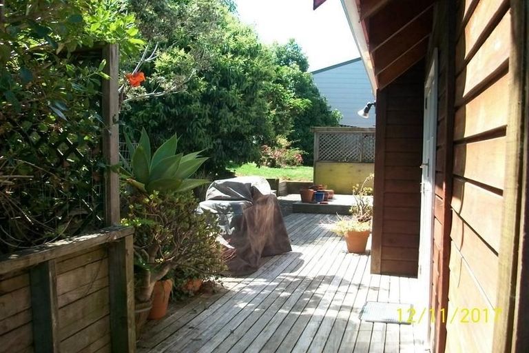 Photo of property in 10 Kayle Glen, West Harbour, Auckland, 0618