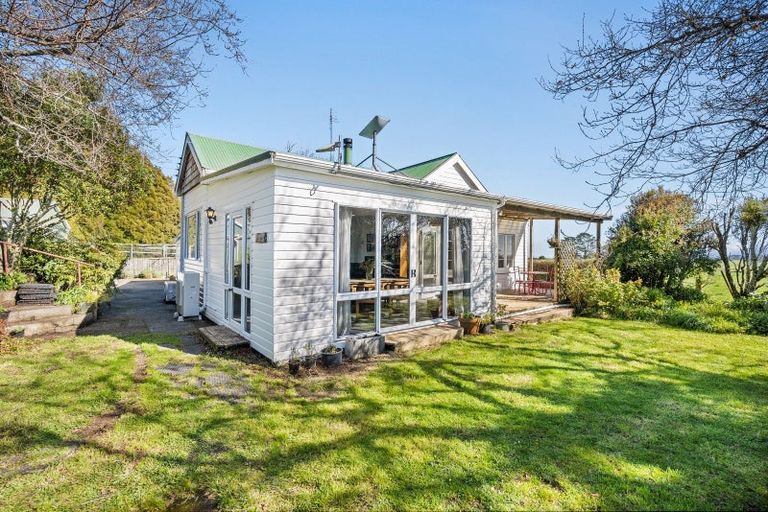 Photo of property in 194 Newall Road, Newall, New Plymouth, 4381