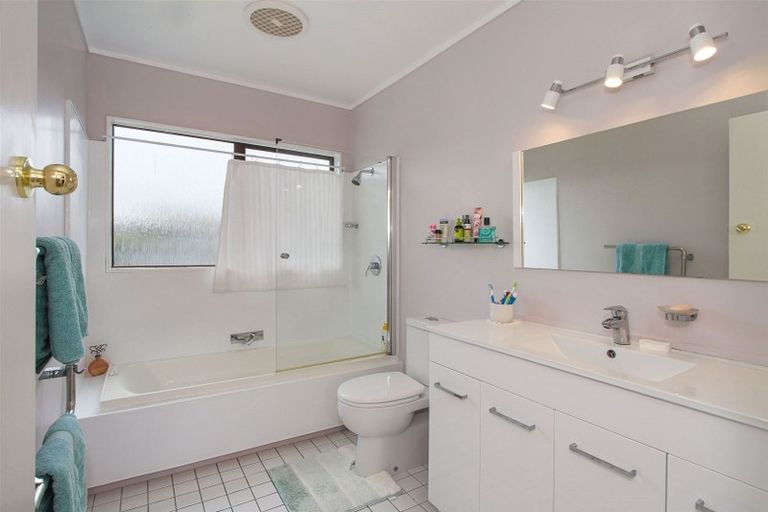 Photo of property in 46 Taihiki Road, Clarks Beach, 2122