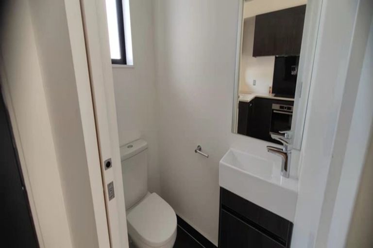 Photo of property in 11 Waru Lane, Te Atatu Peninsula, Auckland, 0610