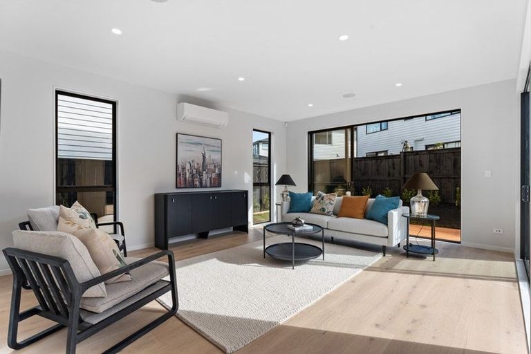Photo of property in 7 Picnic Point Road, Hobsonville, Auckland, 0616