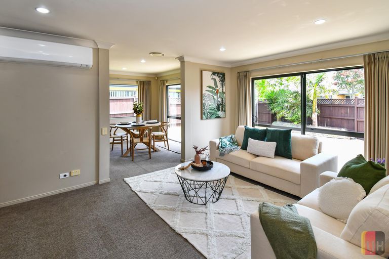 Photo of property in 22 Croftview Road, Wattle Downs, Auckland, 2103