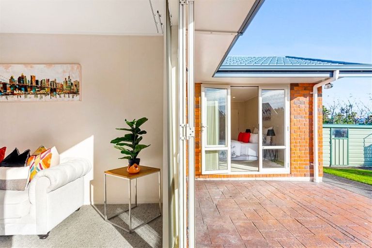 Photo of property in 57 Kingdale Road, Henderson, Auckland, 0610