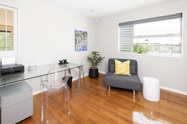 Photo of property in 21 Montgomery Crescent, Cockle Bay, Auckland, 2014