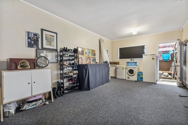 Photo of property in 1/2 Short Street, Papakura, 2110