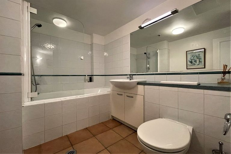 Photo of property in The Britomart Apartments, 6b/14 Emily Place, Auckland Central, Auckland, 1010