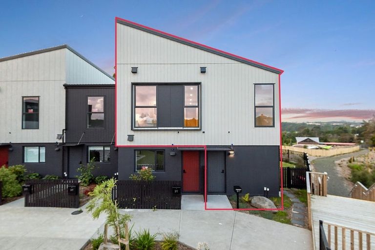 Photo of property in 8/7 Parapara Place, Albany, Auckland, 0632