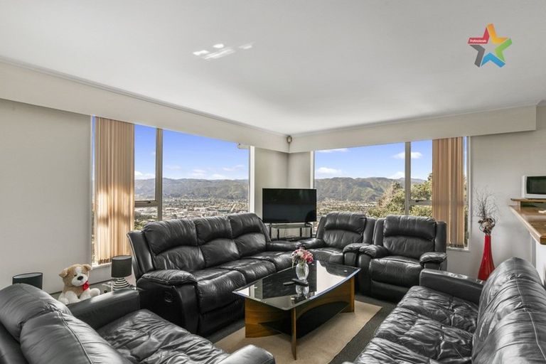 Photo of property in 89 Miromiro Road, Normandale, Lower Hutt, 5010