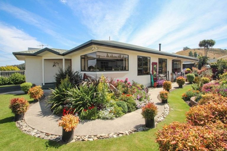 Photo of property in 6 Kenilworth Road, Oamaru North, Oamaru, 9400