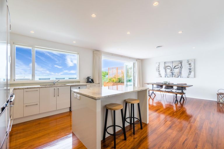 Photo of property in 32 Arama Avenue, Titirangi, Auckland, 0604