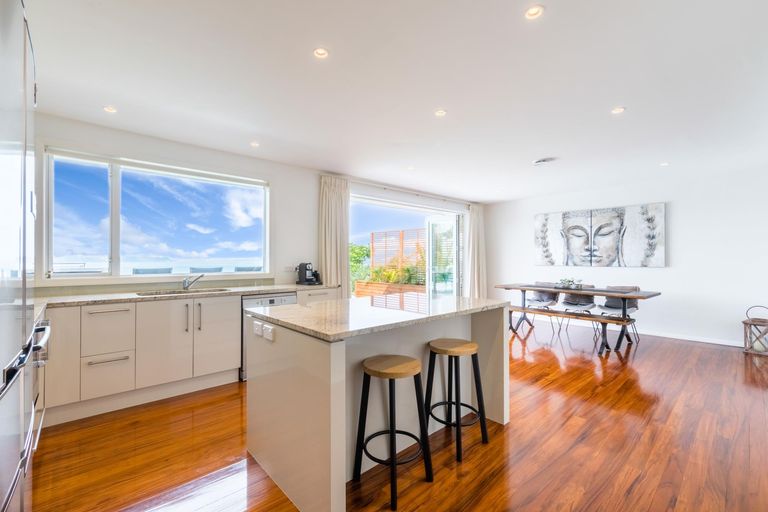 Photo of property in 32 Arama Avenue, Titirangi, Auckland, 0604