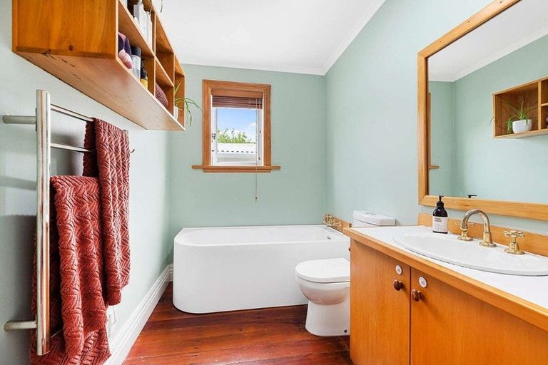 Photo of property in 3 Hawtrey Terrace, Johnsonville, Wellington, 6037