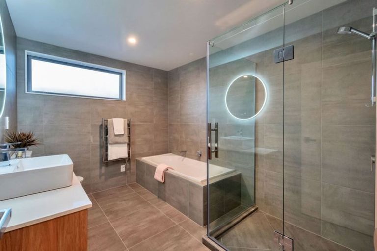 Photo of property in 5 Manawanui Way, Orewa, 0931