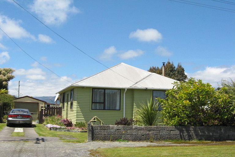 Photo of property in 9 Webb Street, Westport, 7825