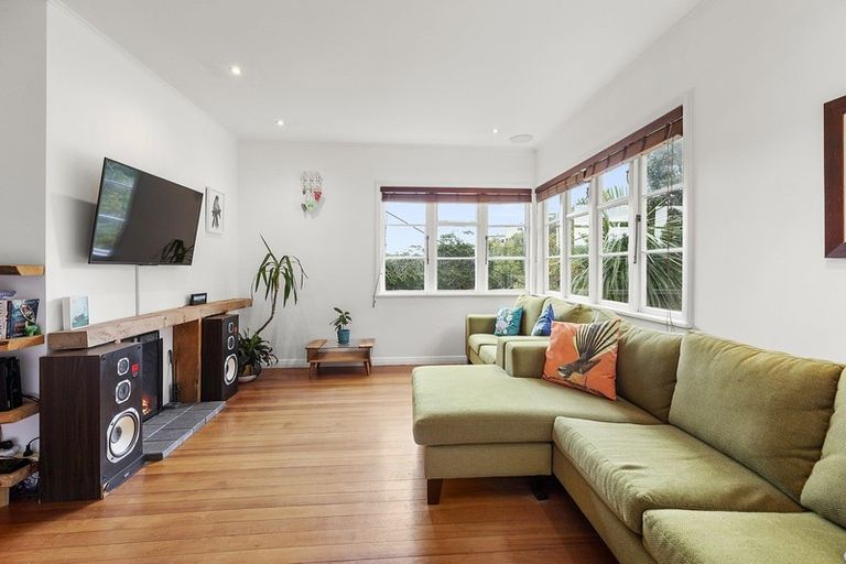 Photo of property in 24 Tannadyce Street, Strathmore Park, Wellington, 6022