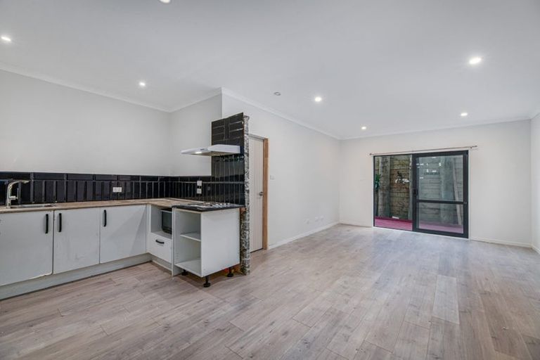 Photo of property in 24 Eric Gifford Drive, Ranui, Auckland, 0612