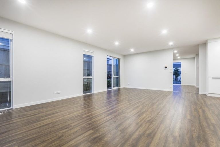 Photo of property in 8 Taraire Place, Orewa, 0931