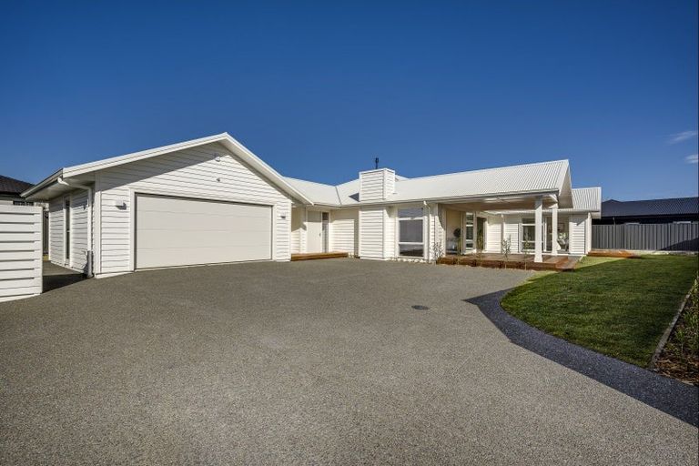 Photo of property in 18 Rich Rise, Havelock North, 4130