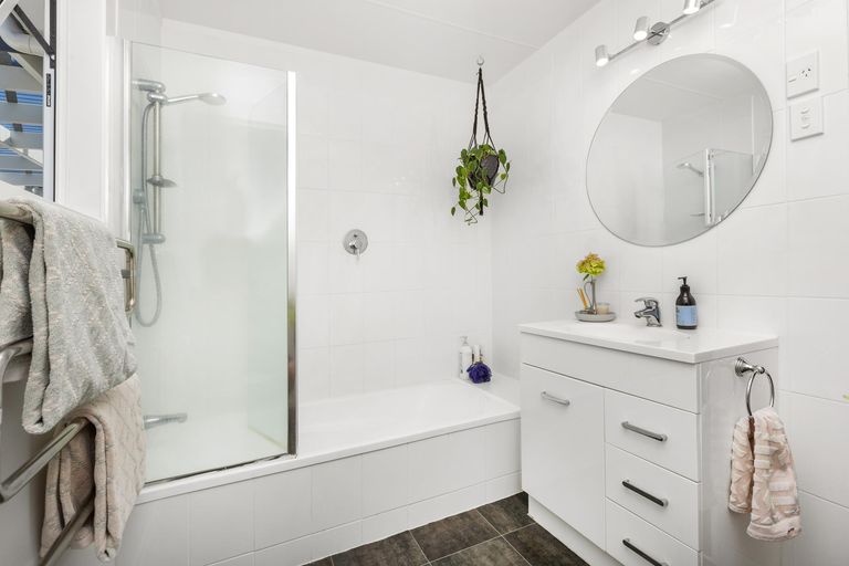 Photo of property in 30 Uenuku Avenue, Raglan, 3225