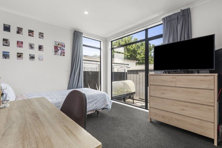 Photo of property in 54 Exeter Crescent, Takaro, Palmerston North, 4412