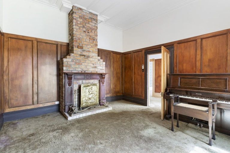 Photo of property in 5 Queen Street, Northcote Point, Auckland, 0627