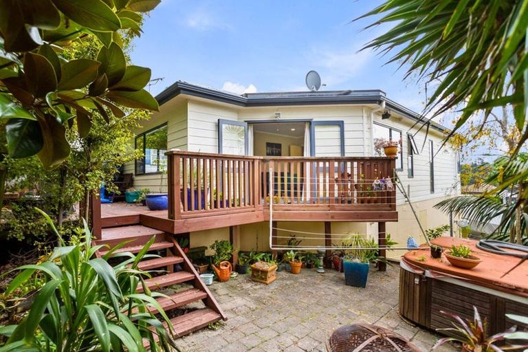 Photo of property in 2/25 Anne Mclean Drive, Bayview, Auckland, 0629