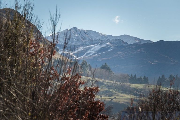 Photo of property in 3 Bridesdale Drive, Lake Hayes, Queenstown, 9304