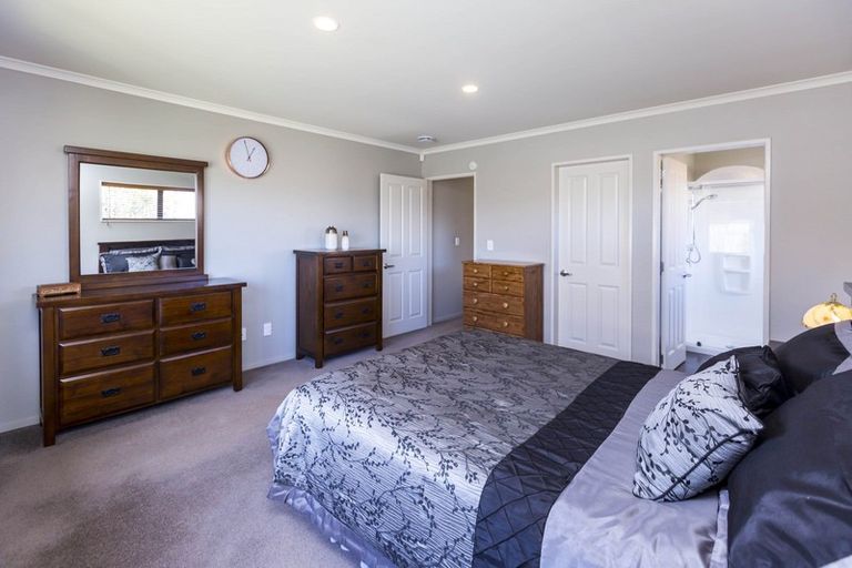 Photo of property in 2 Percy Kinsman Crescent, Riverstone Terraces, Upper Hutt, 5018