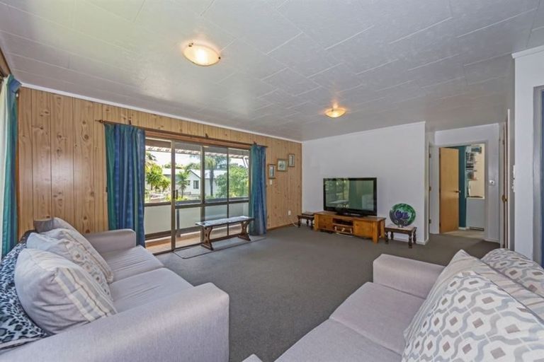 Photo of property in 25 Waiora Road, Stanmore Bay, Whangaparaoa, 0932