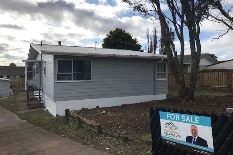 Photo of property in 7 Devonshire Road, Unsworth Heights, Auckland, 0632