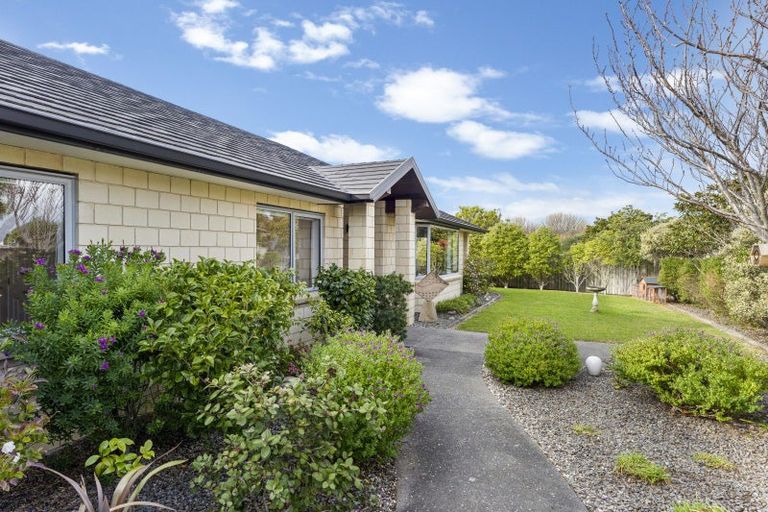 Photo of property in 32 Titoki Road, Waikanae Beach, Waikanae, 5036