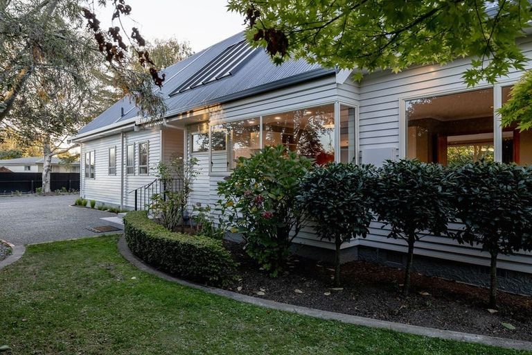 Photo of property in 19 Ruamahanga Crescent, Terrace End, Palmerston North, 4410