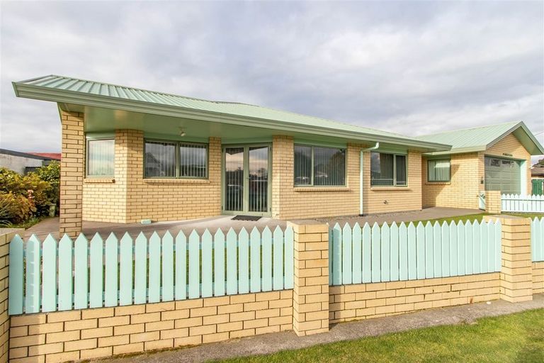Photo of property in 23 Mahoe Street, Inglewood, 4330