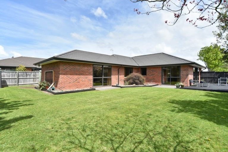 Photo of property in 12 Taunton Place, Rangiora, 7400
