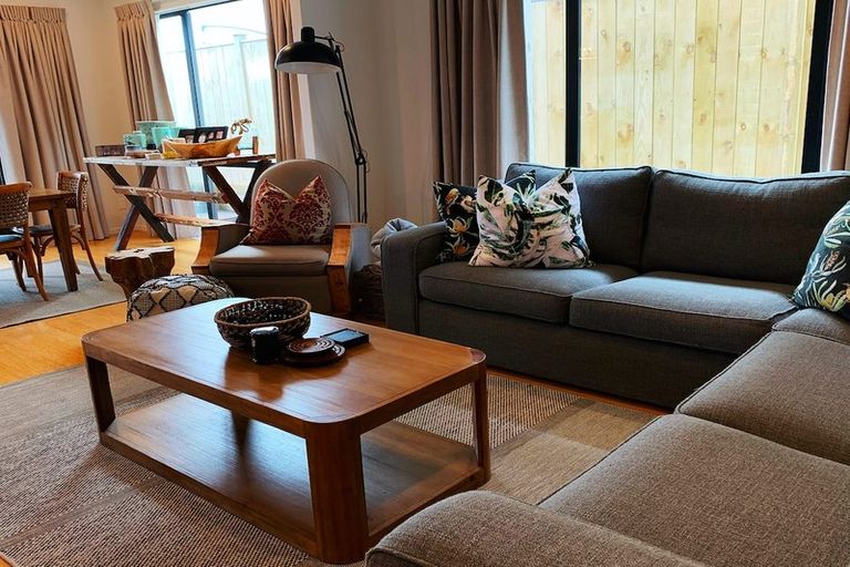 Photo of property in 17 Turutu Place, Long Bay, Auckland, 0630