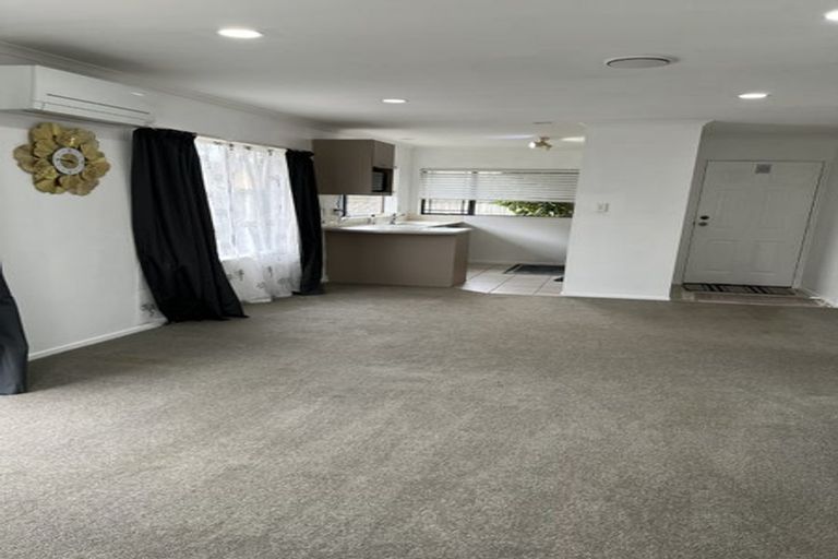 Photo of property in 13 Sandwick Drive, Weymouth, Auckland, 2103