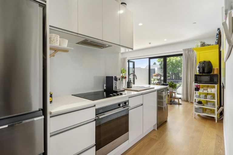 Photo of property in Frank Sargeson Apts, 2/74g Anzac Street, Takapuna, Auckland, 0622