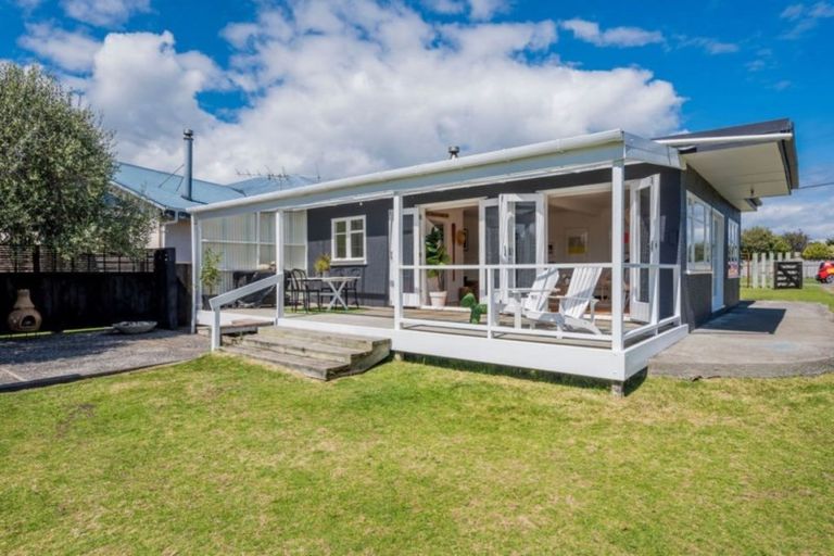 Photo of property in 45 Te Moana Road, Waikanae Beach, Waikanae, 5036