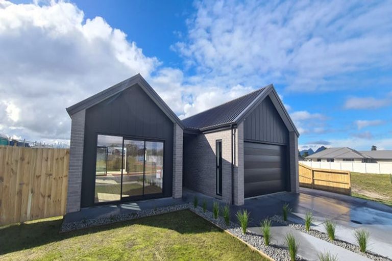 Photo of property in 110 Kaurinui Crescent, One Tree Point, 0118