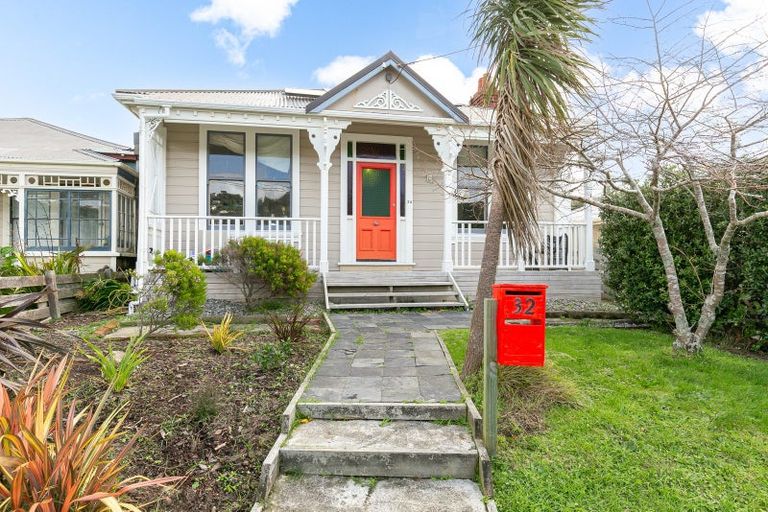 Photo of property in 32 Eden Street, Island Bay, Wellington, 6023