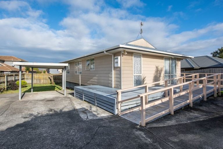 Photo of property in 41a Woodside Road, Massey, Auckland, 0614