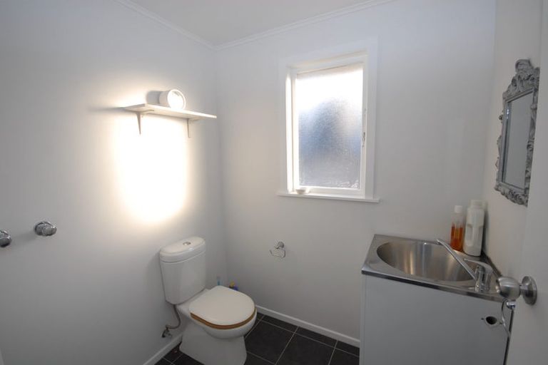 Photo of property in 14 Wylie Avenue, Sunnynook, Auckland, 0620