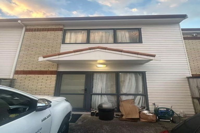 Photo of property in Tuscany Way, 16/3 Ambrico Place, New Lynn, Auckland, 0600