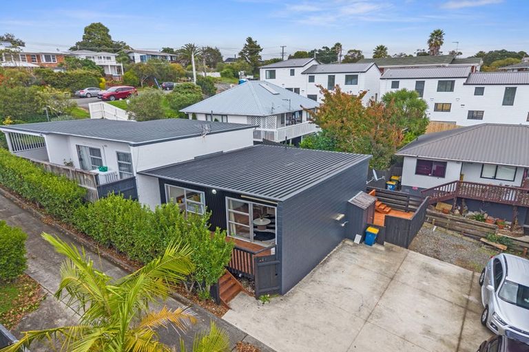 Photo of property in 68b Colwill Road, Massey, Auckland, 0614