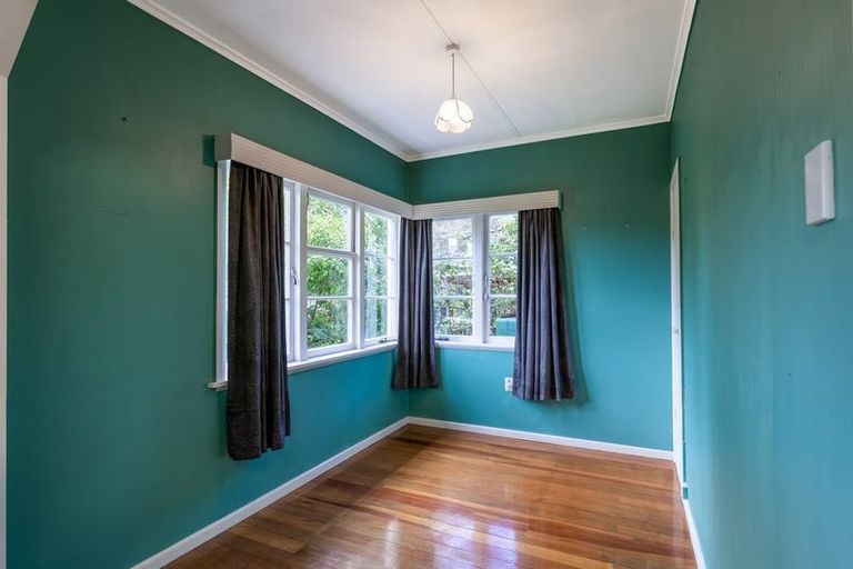 Photo of property in 15 Fairmount Road, Titirangi, Auckland, 0604