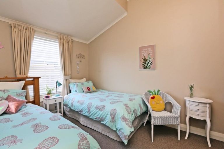 Photo of property in 100 Auckland Road, Greenmeadows, Napier, 4112