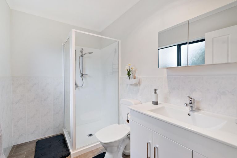 Photo of property in 42 Bellville Drive, Clendon Park, Auckland, 2103