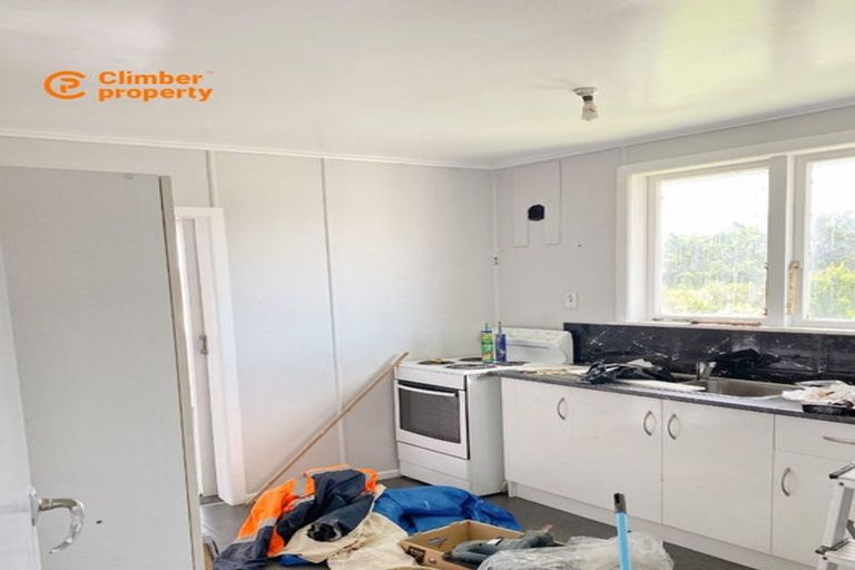 Photo of property in 5 Kelwyn Road, Kelston, Auckland, 0602