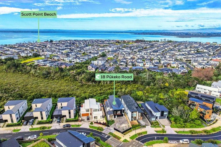 Photo of property in 18 Pukeko Road, Hobsonville, 0616